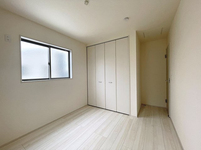新築戸建・新築建売　福島市泉長滝　御山小・清水中の洋室|5.5帖の洋室　落ち着きのある空間で自分だけのプライベートな時間をお過ごしください！
