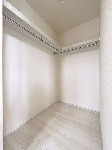 新築戸建・新築建売　福島市泉長滝　御山小・清水中の洋室|WICはハンガーパイプがついているので衣類がきれいに整理整頓できます！