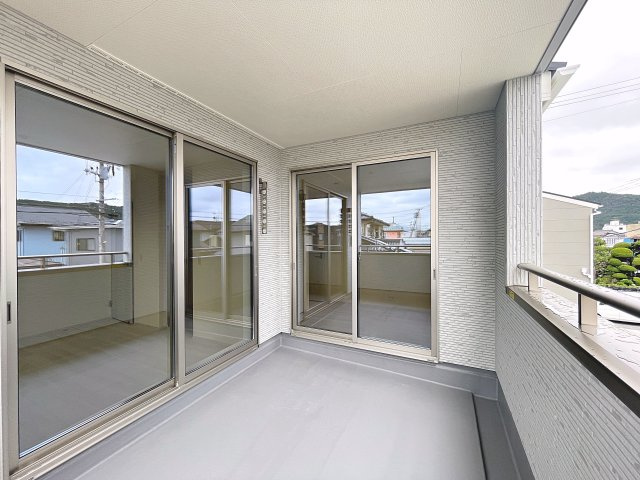 新築戸建・新築建売　福島市泉長滝　御山小・清水中のバルコニー|バルコニーは急な雨でも安心のインナーバルコニー！2部屋から出入りが可能です！