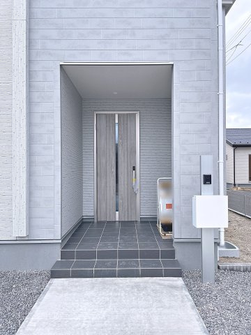 新築戸建・新築建売　福島市泉長滝　御山小・清水中の玄関|モニター付きインターホンで訪問者を確認できるので、防犯対策やプライバシー保護など安心です！