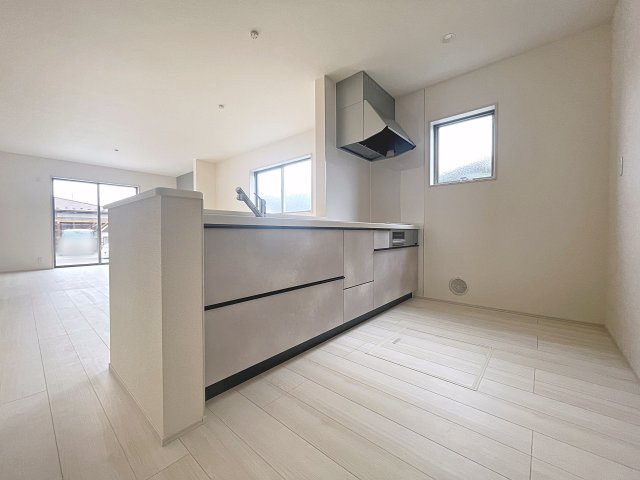 新築戸建・新築建売　福島市泉長滝　御山小・清水中のキッチン|キッチンはカウンターになっているのでリビング全体を見渡すことができます！
