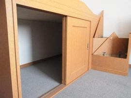 明るい色調の室内です