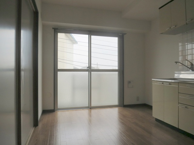 パレドール森田の居間・リビング|逆アングルからみたダイニングです♪