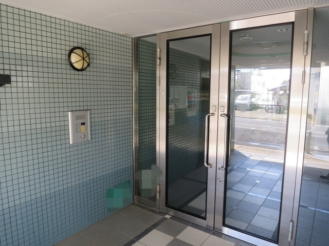 パレドール森田のセキュリティ|オートロック付のエントランスです♪