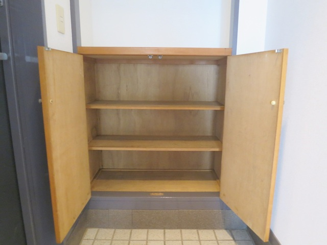 パレドール森田の玄関|たっぷり収納できるシューズボックスです♪