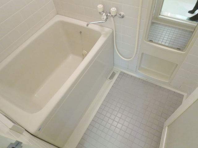 パレドール森田の浴室|清潔感のあるゆったりとくつろげるバスルームです♪