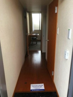 収納もある玄関です