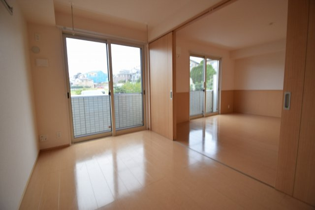 フォレストパークの居間・リビング|オートロック付きです