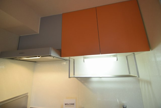 フォレストパークのキッチン|キッチン上に収納あります