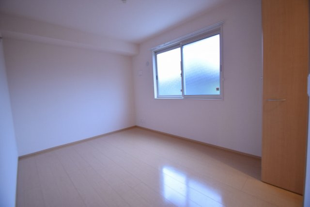 フォレストパークの寝室|防犯シャッター付きです