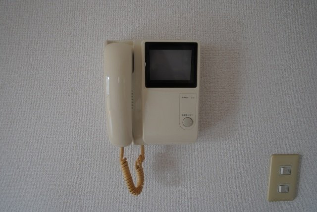 サニーヒル御井のセキュリティ|モニター付きインターホンなので、訪問者の顔を確認できます