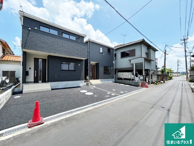 ●5(土)6(日)現地説明会！　大和高田市築山　第5期　新築一戸建ての前面道路含む現地写真|周辺は閑静な住宅街！前面道路広々で車の出し入れも便利です。駐車が苦手な方でも安心して車庫入れできます！
