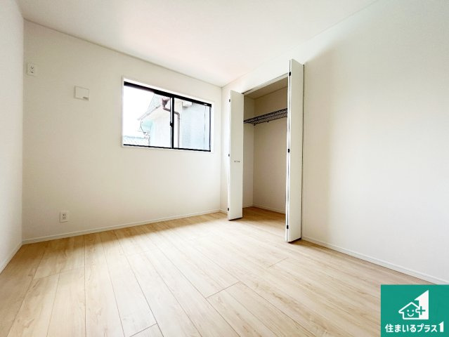 ●大和高田市築山　第5期　新築一戸建ての洋室|シンプルな洋室は、自分好みのインテリアが楽しめます♪ご家族とインテリアや家具を選びに行くのは入居時の醍醐味の一つです。ぜひお楽しみください♪