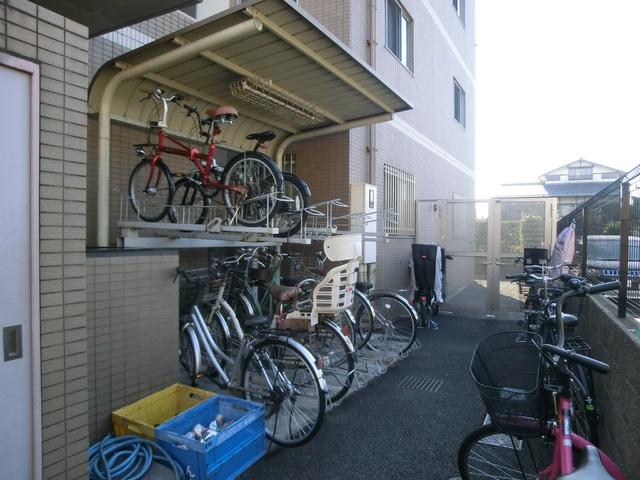 プレリヴィエールのその他共用部分|敷地内駐輪場。