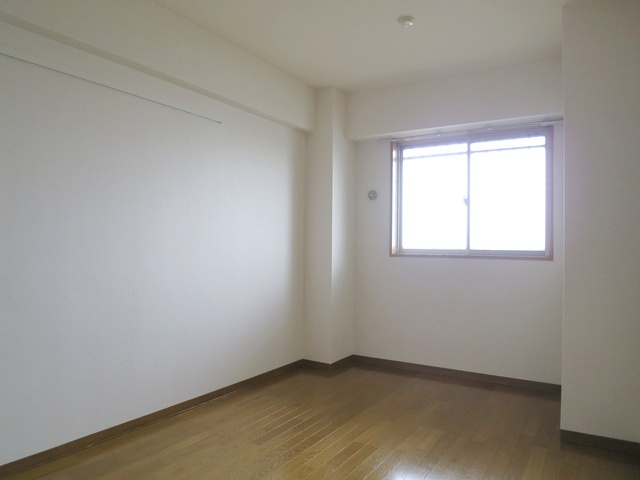 プレリヴィエールの居間・リビング|ピクチャーレール付きのお部屋です。