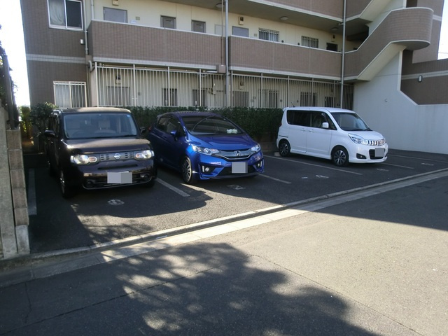 プレリヴィエールの駐車場|敷地内駐車場完備。（要確認）