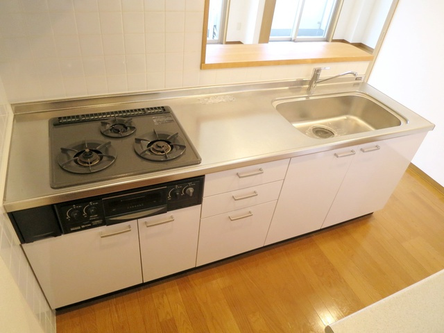 プレリヴィエールのキッチン|カウンターキッチンなので、部屋の様子を見ながらお料理が作れます。