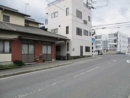 佐伯区五日市中央３丁目の前面道路含む現地写真