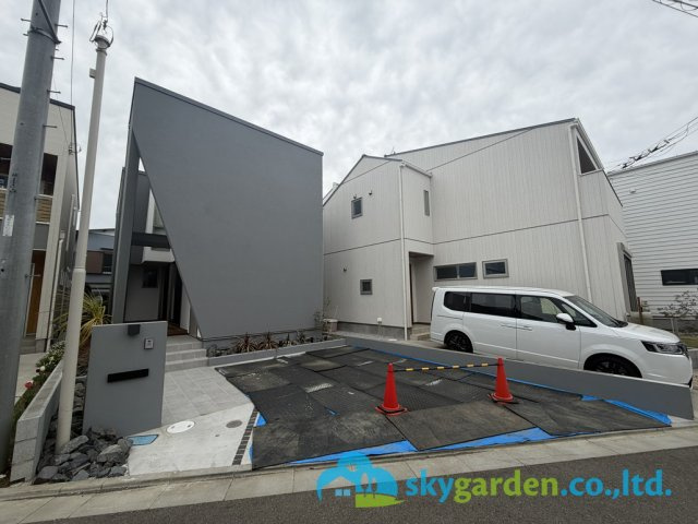 藤沢市亀井野　新築戸建　全1棟の駐車場