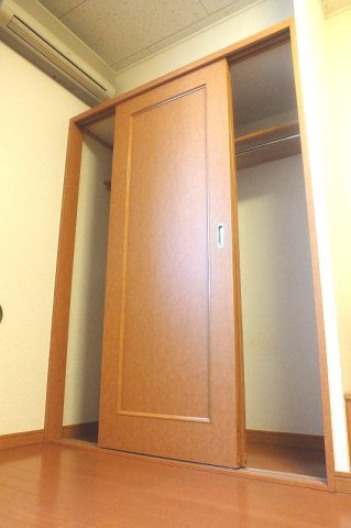 明るい色調の室内です