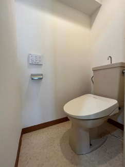 【トイレ】 | 写真は同物件内、別のお部屋の様子です。