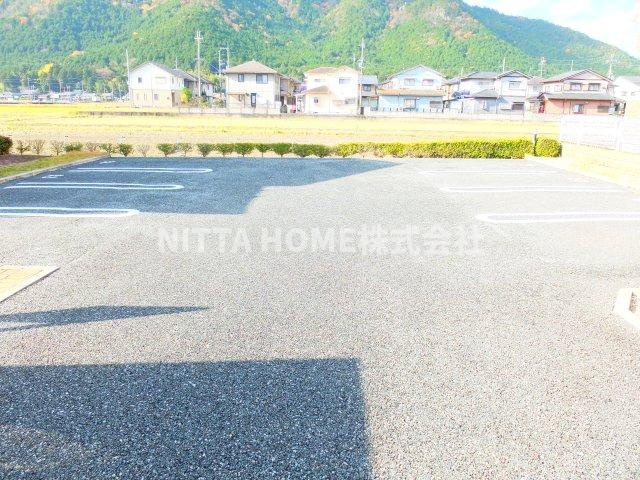 プリマヴェーラ参番館の駐車場|駐車場は２台分の空きがあります◎