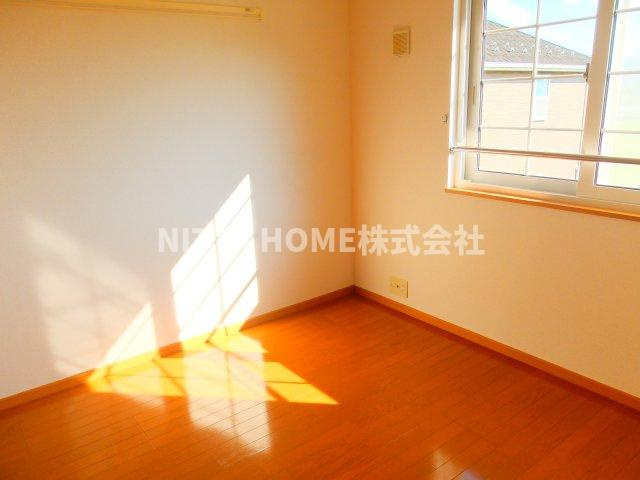 プリマヴェーラ参番館の洋室|６帖の洋室が２部屋あります★
