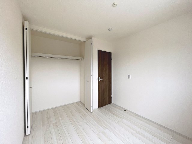 新築戸建・新築建売　福島市泉長滝　御山小・清水中の洋室|全居室収納完備！収納が多いとお部屋もスッキリします！