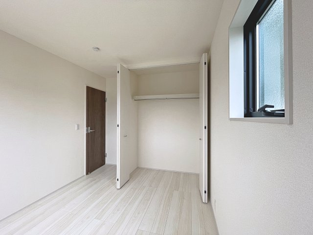 新築戸建・新築建売　福島市泉長滝　御山小・清水中の収納|5.2帖の洋室は南側に面しており陽当たりが良く快適な間取り！