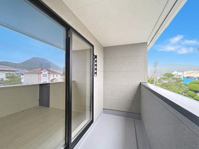 新築戸建・新築建売　福島市泉長滝　御山小・清水中のバルコニー|南側のバルコニーは陽当たりが良くお洗濯物も良く乾きそうです！