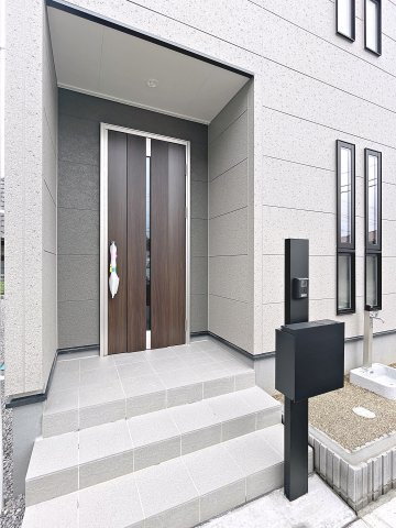 新築戸建・新築建売　福島市泉長滝　御山小・清水中の玄関|モニター付きインターホンで訪問者を確認できるので、防犯対策やプライバシー保護など安心です！