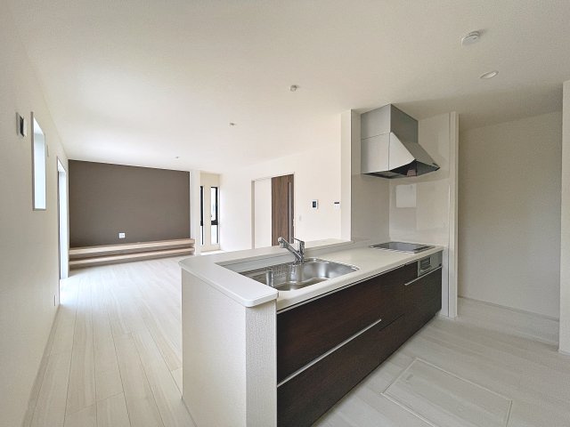 新築戸建・新築建売　福島市泉長滝　御山小・清水中のキッチン|カウンター越しに会話が弾み、家族とのつながりを感じられる対面キッチンです！