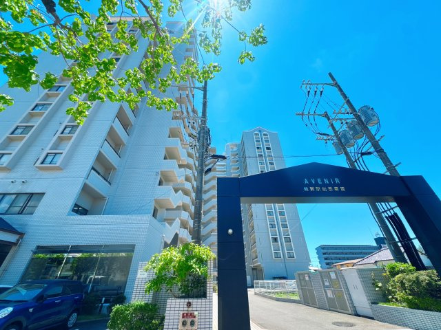 【外観】 | アブニール佐賀駅前壱番館☆仲介手数料無料☆ | JR長崎本線「佐賀」駅まで徒歩7分と、毎日の通勤・通学や休日のお出かけに便利なロケーションです。毎日のお買い物に便利な「JAファーマーズAコープ街かど畑」や「ドラッグストアモリ」が徒歩10分圏内。