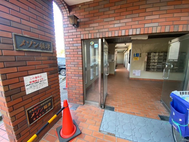 メゾン稲津のエントランス
