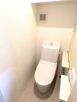 【トイレ】 | ■新規専任物件■高槻市庄所町戸建 | ■洗浄便座　