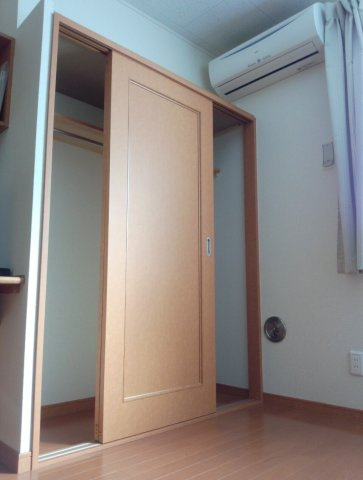 衣類がたくさん掛けられます