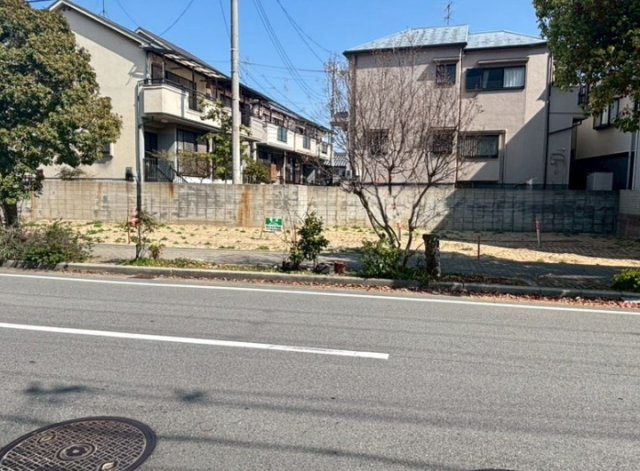 鳴尾町2丁目　売土地の前面道路含む現地写真