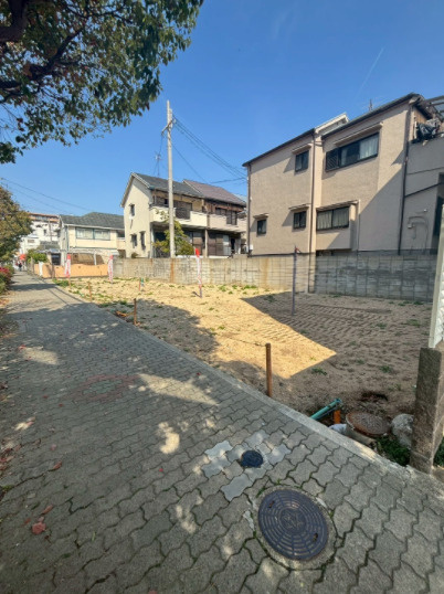 鳴尾町2丁目　売土地の前面道路含む現地写真