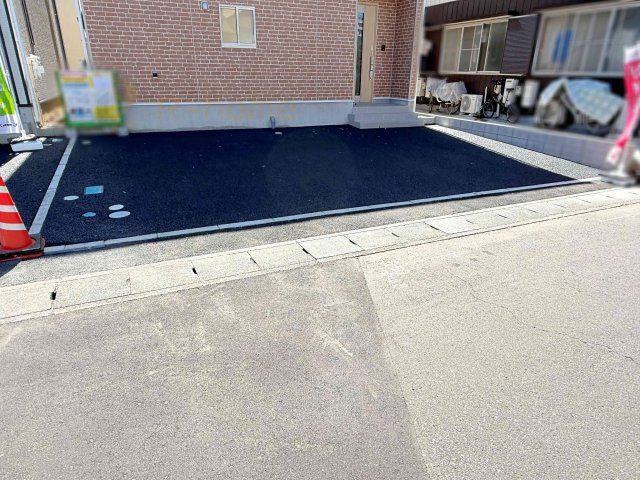土浦市小松第7　新築戸建て　1号棟の駐車場|カースペースは2台お停めいただけます♪