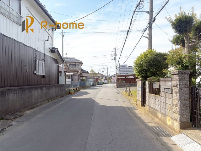 土浦市小松第7　新築戸建て　1号棟の前面道路含む現地写真|『今から見たい！』大歓迎です♪
お気軽にＲ－ｈomeまでお問い合わせください。