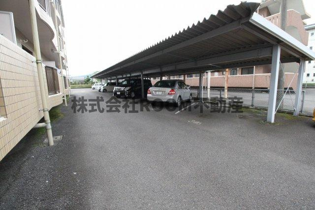 西村マンションⅡの駐車場