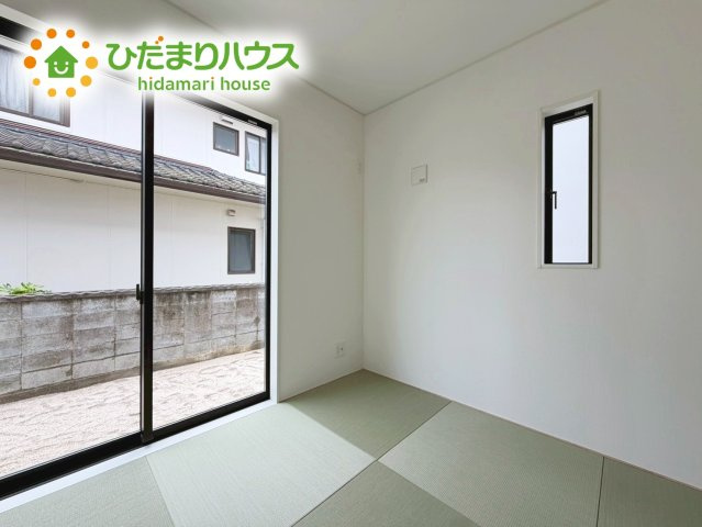 いわき市郷ケ丘第８　新築戸建　2号棟の和室|小さなお子さまのいる方におすすめ！リビング横の和室でお子様が遊んでる様子も確認できます(^^)/