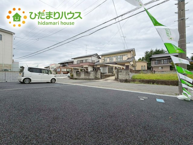 いわき市郷ケ丘第８　新築戸建　2号棟の駐車場|時間がない時もらくらくと車の出し入れができる並列駐車場を完備！