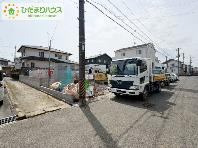 いわき市郷ケ丘第８　新築戸建　2号棟の前面道路含む現地写真|車使用時にも便利♪広めな前面道路。