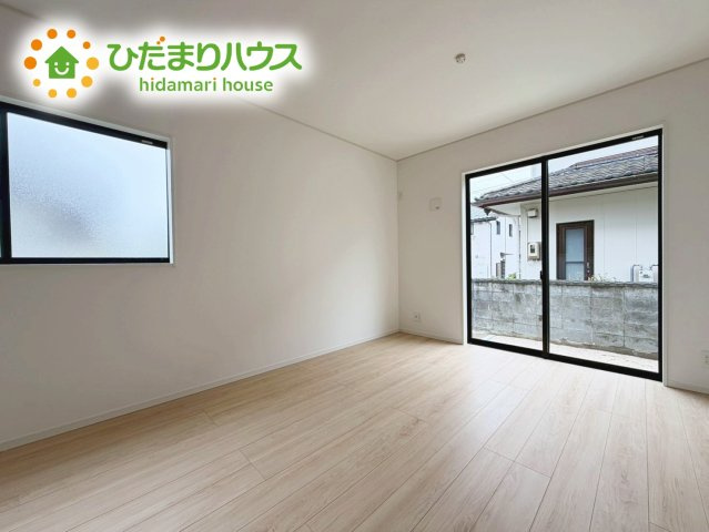 いわき市郷ケ丘第８　新築戸建　2号棟の寝室|お子様が元気に遊べる広々としたリビングです。