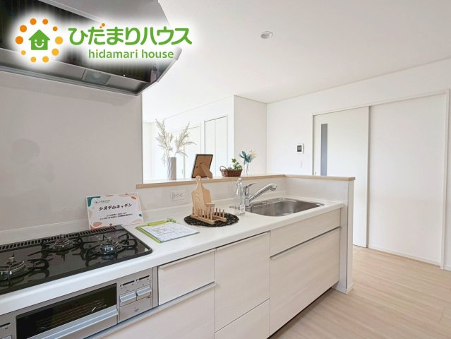 いわき市郷ケ丘第８　新築戸建　2号棟のキッチン|ご家族と会話しながら、お料理だって出来ちゃいます☆彡
