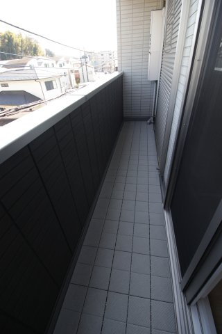 アベニール大倉山のバルコニー