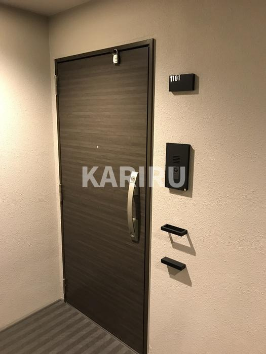Y's Court 東梅田の玄関