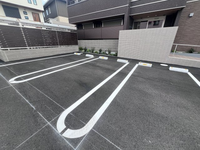 カーサ　ピノ　５の駐車場