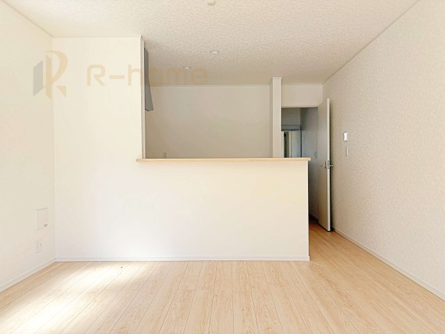 土浦市小松第7　新築戸建て　3号棟のキッチン|リビングで遊ぶお子様にも目が届くカウンターキッチン！